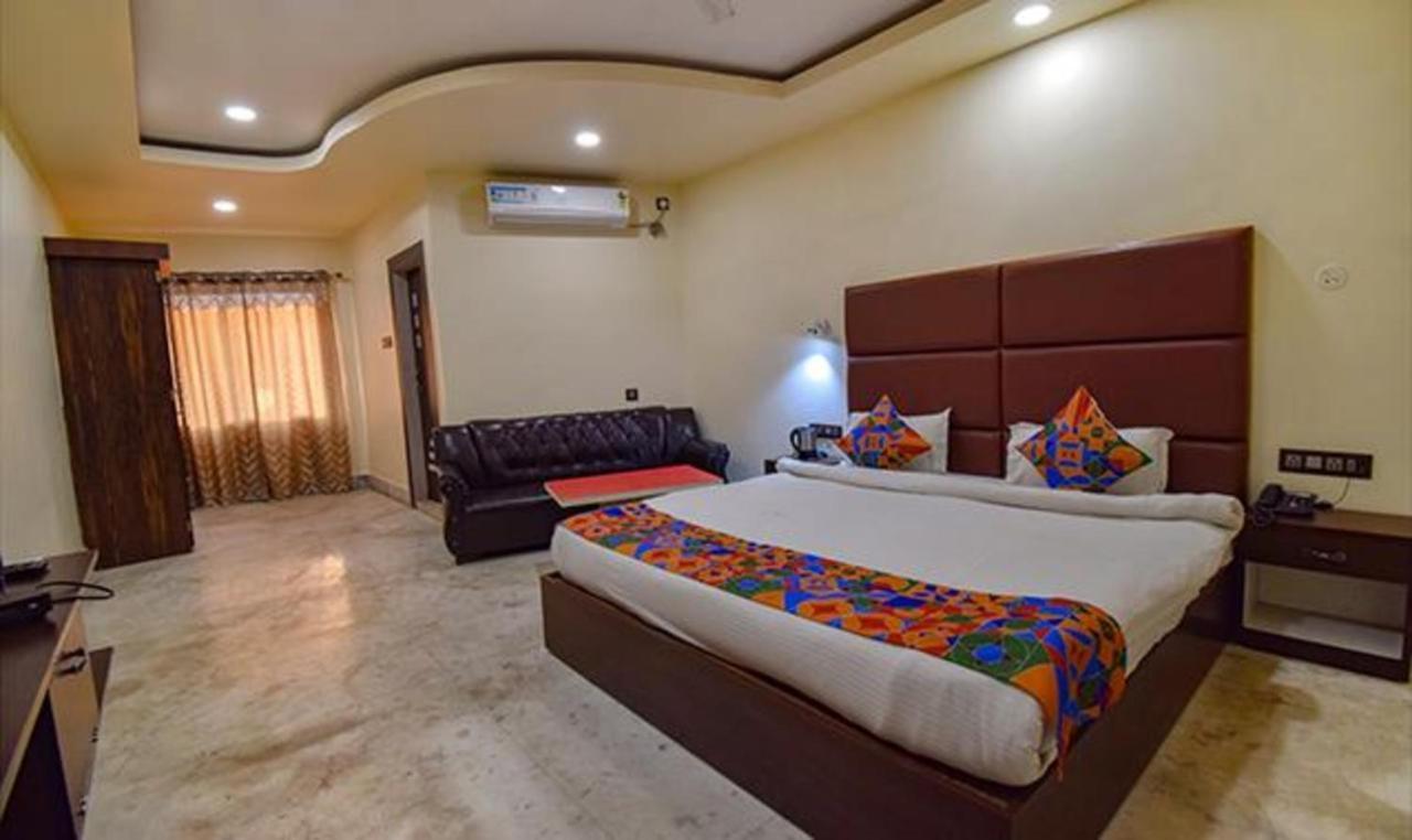 Fabhotel Rr Suites 구와하티 외부 사진