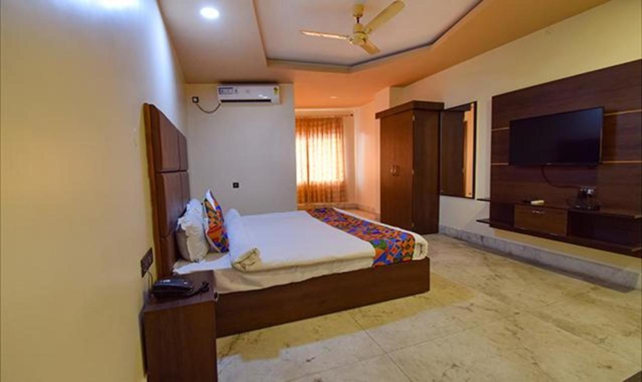 Fabhotel Rr Suites 구와하티 외부 사진