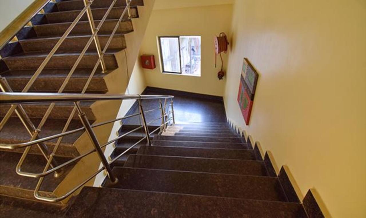 Fabhotel Rr Suites 구와하티 외부 사진