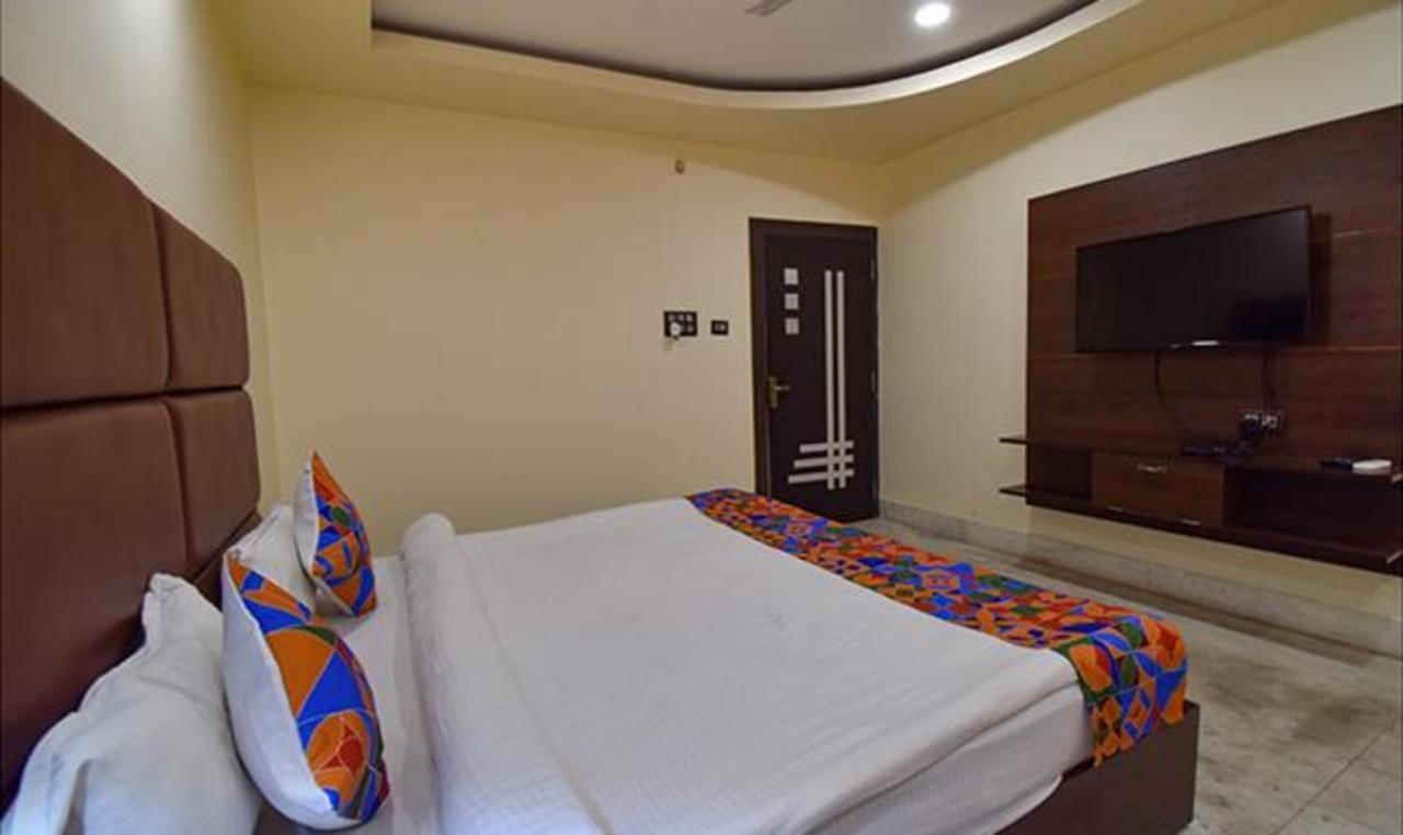 Fabhotel Rr Suites 구와하티 외부 사진