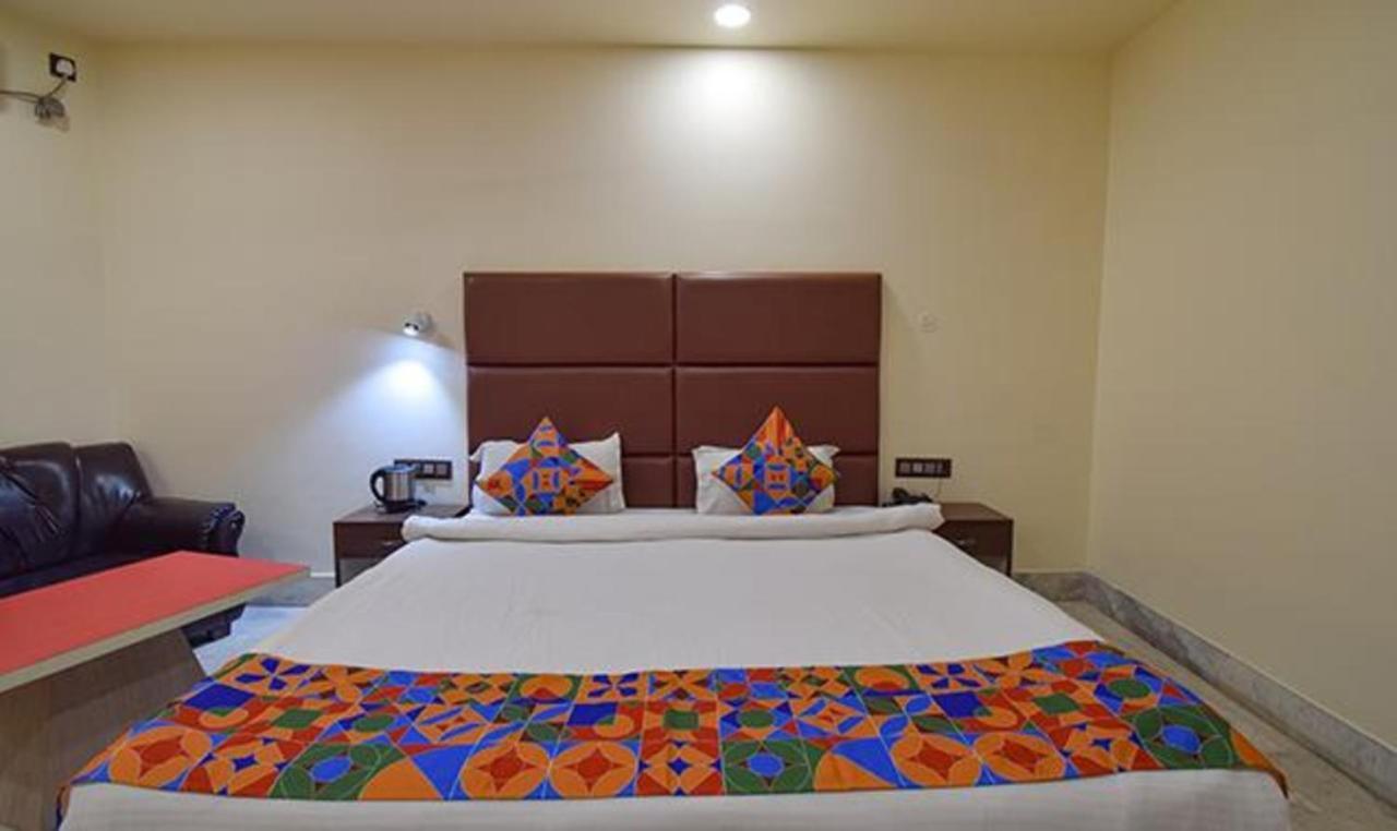 Fabhotel Rr Suites 구와하티 외부 사진